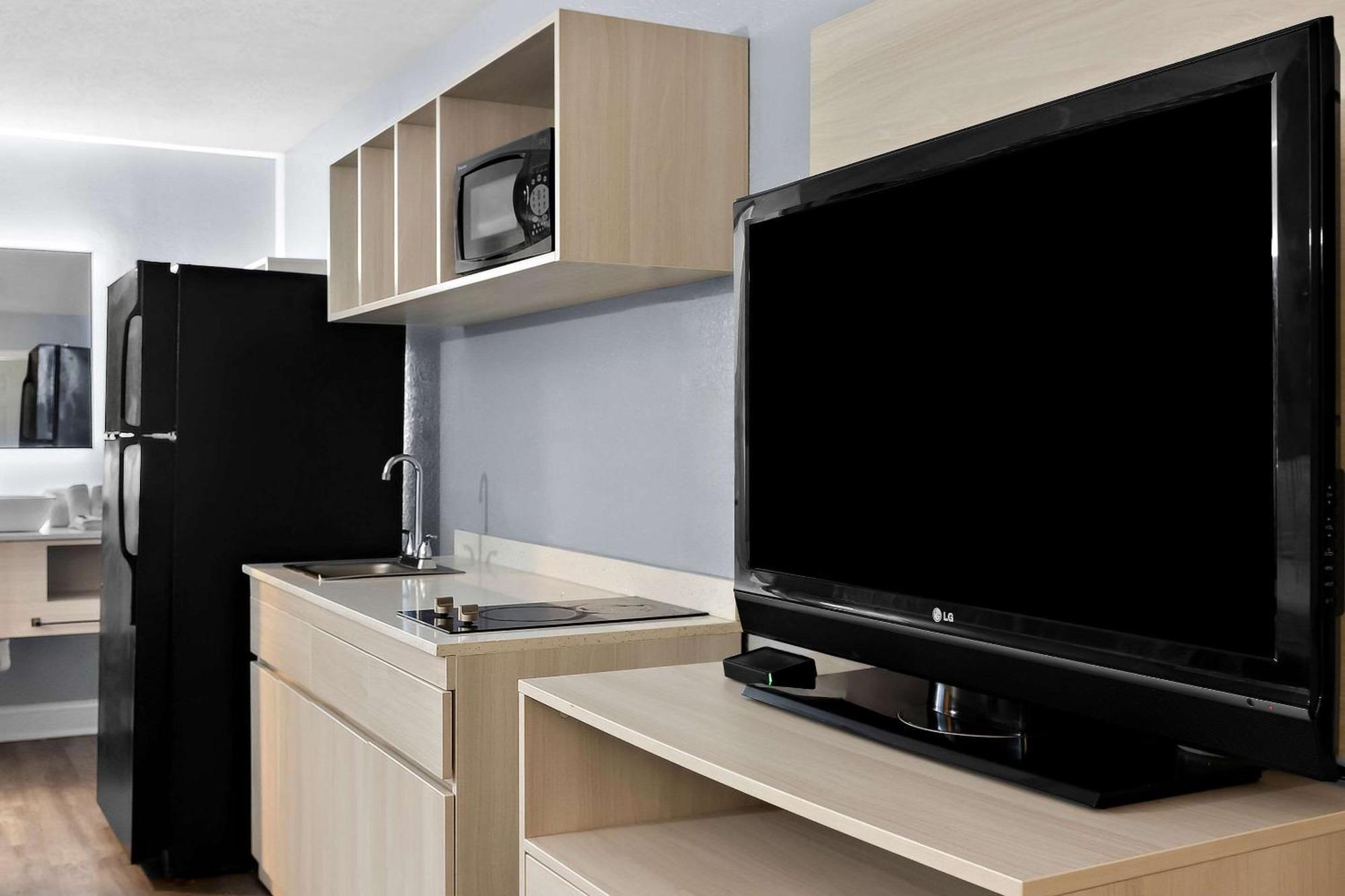 Suburban Studios By Choice Hotels - Award Winning - New 2024 - Walk To Eateries & Grocery - Ultra Sparkling - Garden Rooms - Designer Lighting & Right Off I-95 - Proudly An All American Managed Property Brunswick Exterior foto