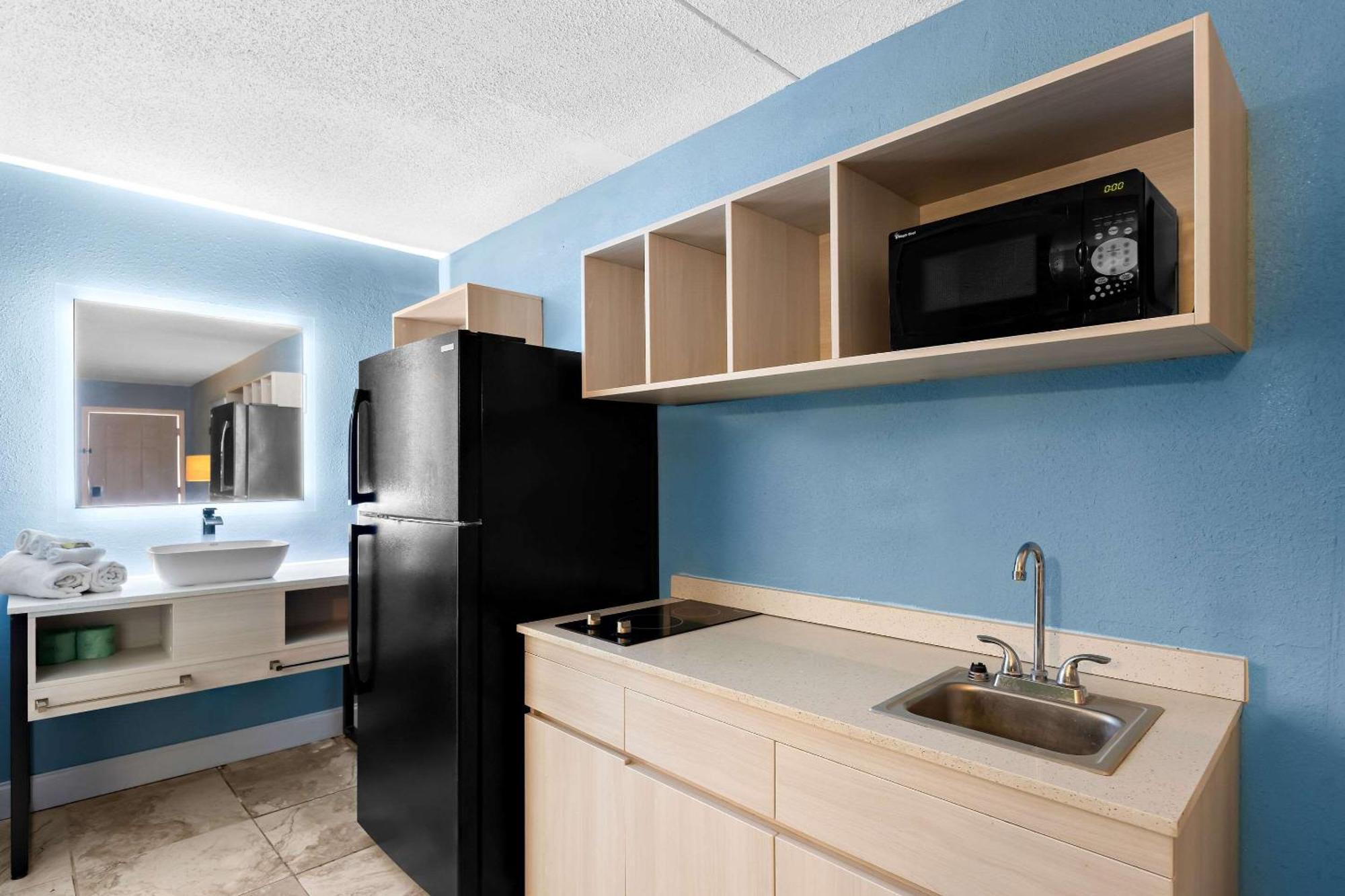 Suburban Studios By Choice Hotels - Award Winning - New 2024 - Walk To Eateries & Grocery - Ultra Sparkling - Garden Rooms - Designer Lighting & Right Off I-95 - Proudly An All American Managed Property Brunswick Exterior foto