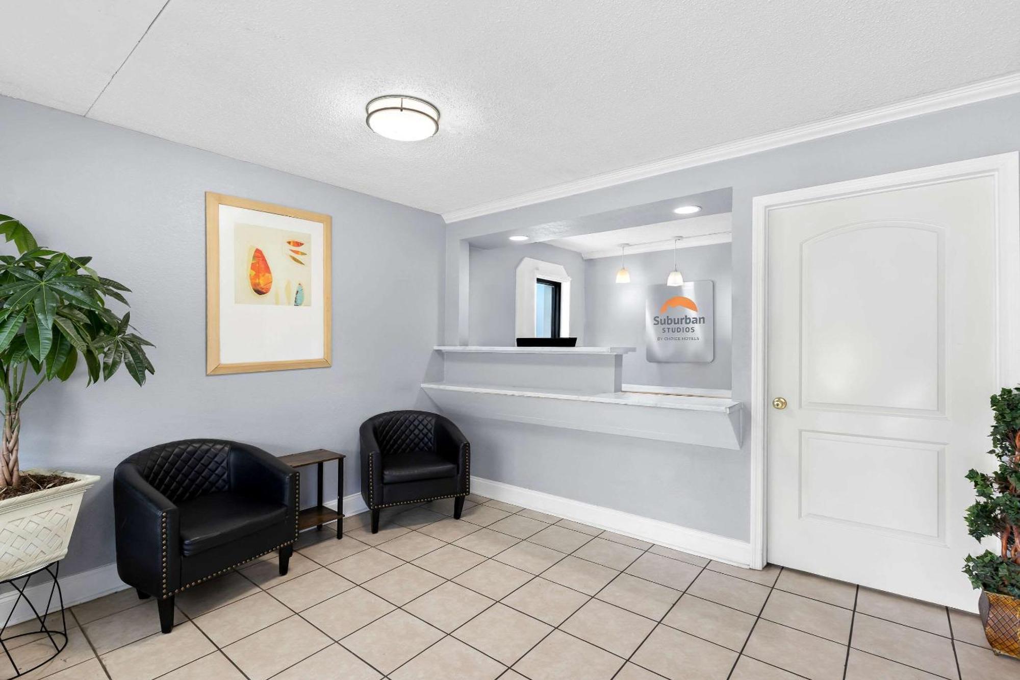 Suburban Studios By Choice Hotels - Award Winning - New 2024 - Walk To Eateries & Grocery - Ultra Sparkling - Garden Rooms - Designer Lighting & Right Off I-95 - Proudly An All American Managed Property Brunswick Exterior foto