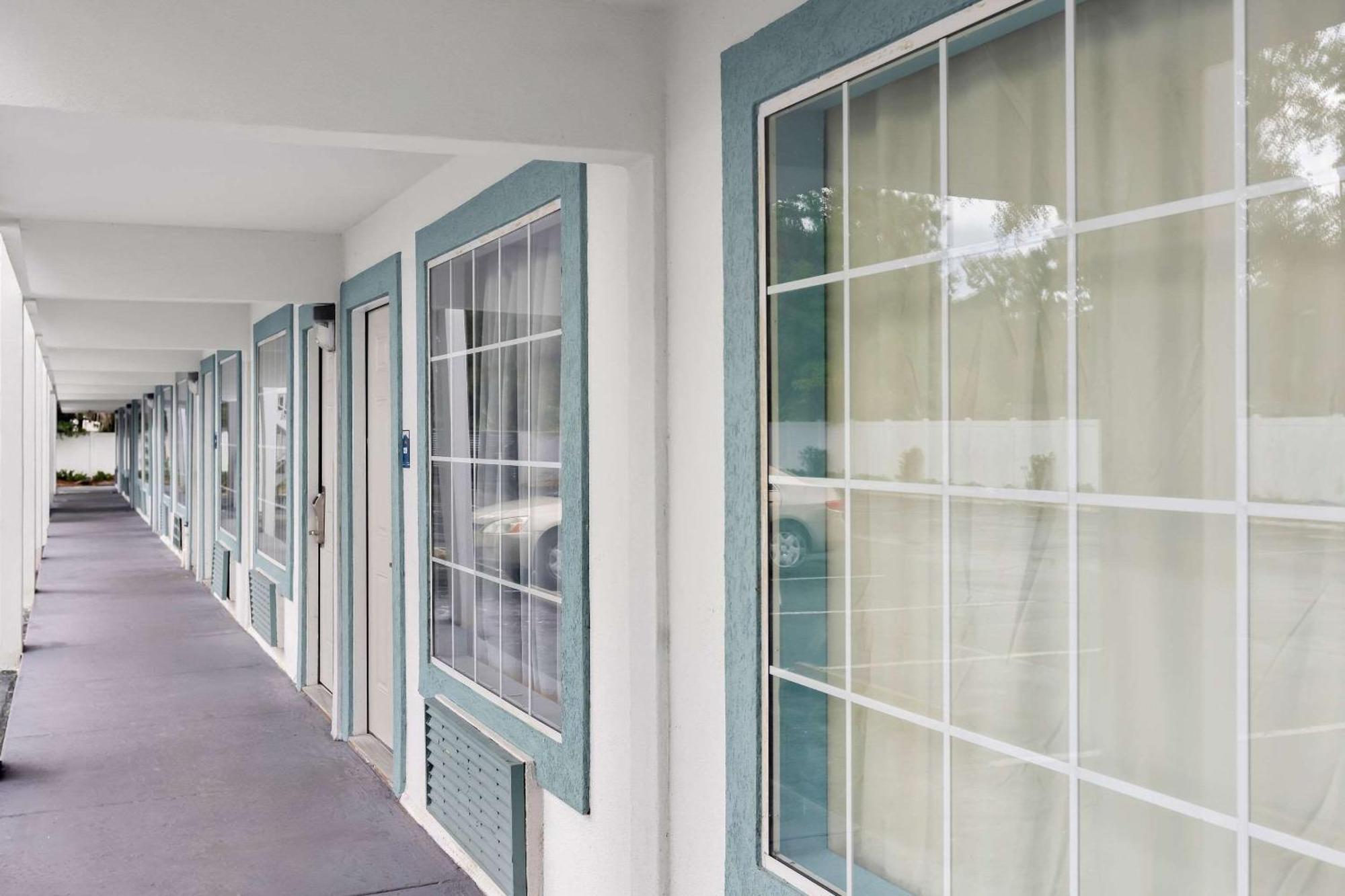 Suburban Studios By Choice Hotels - Award Winning - New 2024 - Walk To Eateries & Grocery - Ultra Sparkling - Garden Rooms - Designer Lighting & Right Off I-95 - Proudly An All American Managed Property Brunswick Exterior foto